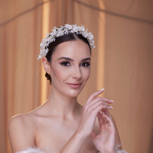 Load image into Gallery viewer, Elegant Bridal Hairband with Pearl