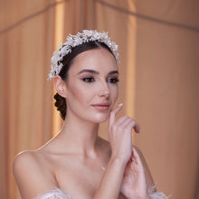 Load image into Gallery viewer, Elegant Bridal Hairband with Pearl