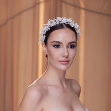 Load image into Gallery viewer, Elegant Bridal Hairband with Pearl
