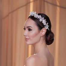 Load image into Gallery viewer, Elegant Bridal Hairband with Pearl