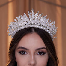 Load image into Gallery viewer, Elegant  Pearl Bridal Tiara