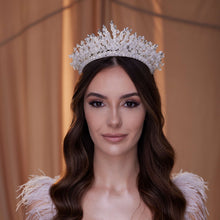 Load image into Gallery viewer, Sparkling Bridal Tiara