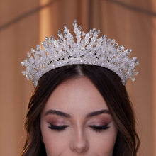 Load image into Gallery viewer, Sparkling Bridal Tiara