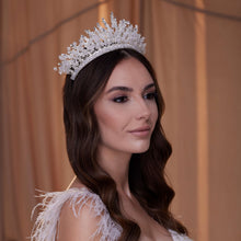 Load image into Gallery viewer, Sparkling Bridal Tiara