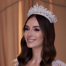 Load image into Gallery viewer, Sparkling Bridal Tiara