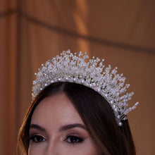 Load image into Gallery viewer, Elegant Hair Accessory