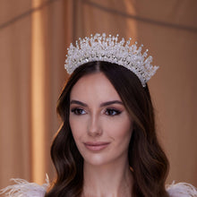 Load image into Gallery viewer, Crystal Rhinestone Bridal Tiara