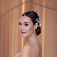 Load image into Gallery viewer, Elegant Resin Leaf and Crystal Beaded Headpiece