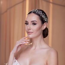 Load image into Gallery viewer, Delicate Crystal Bead and Rhinestone Hair Vine