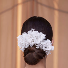 Load image into Gallery viewer, Elegant Hair Vine with Felt Flowers