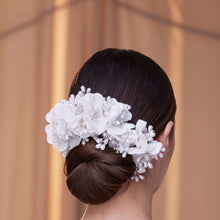 Load image into Gallery viewer, Elegant Hair Vine with Felt Flowers