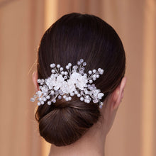 Load image into Gallery viewer, Elegant Hair Vine with Resin Flowers