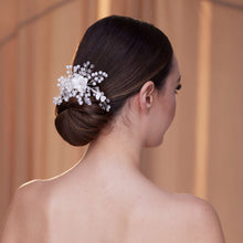 Load image into Gallery viewer, Elegant Hair Vine with Resin Flowers
