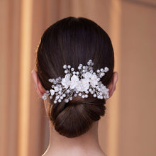 Load image into Gallery viewer, Elegant Hair Vine with Resin Flowers