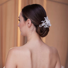 Load image into Gallery viewer, Elegant Hair Vine with Resin Flowers