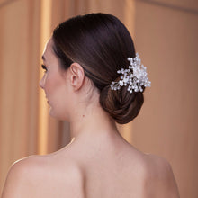 Load image into Gallery viewer, Elegant Hair Vine with Resin Flowers