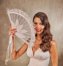Load image into Gallery viewer, Elegant Pearl and Feather Bridal Fan