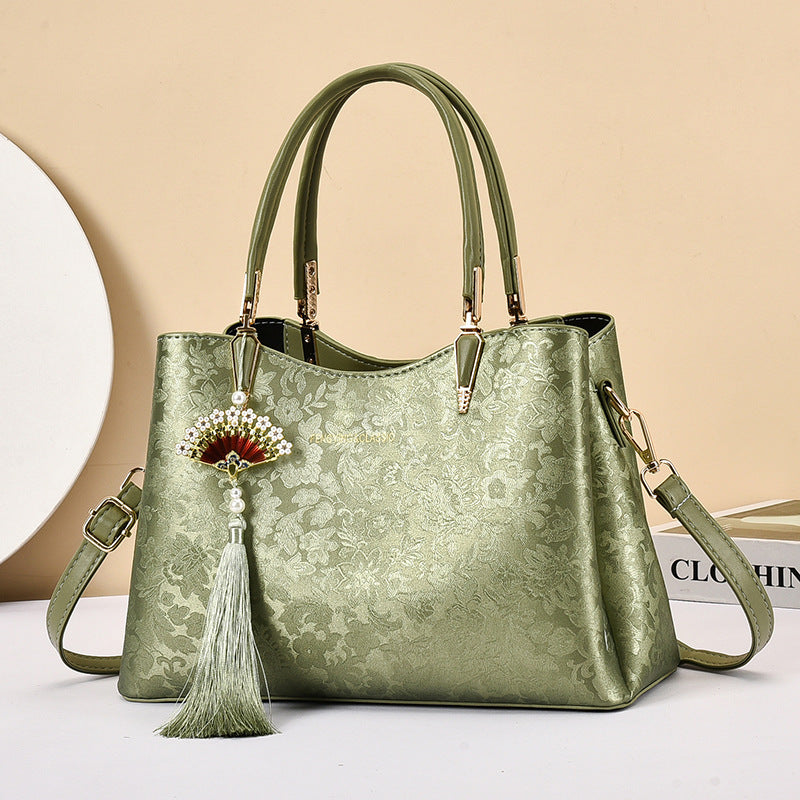 Large-Capacity Commuter Tote Bag