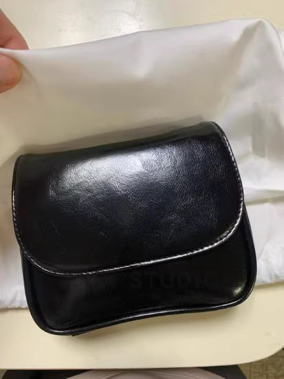 Retro Cookie-Shaped Crossbody Bag - Women's PU Leather Shoulder Bag | Sarah Express