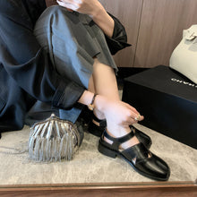 Load image into Gallery viewer, Split-Toe Hollow-Out Flat Leather Shoes