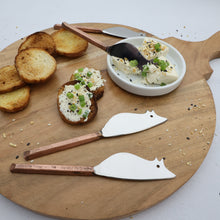 Load image into Gallery viewer, PLATEAU RATONCITO CHEESE SPREADER/KNIFE 4 PC. SET