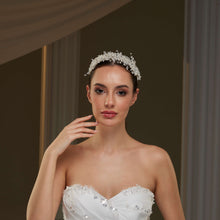 Load image into Gallery viewer, Elegant Bridal Hair Vine with Pearls