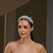 Load image into Gallery viewer, Elegant Bridal Hair Vine with Pearls