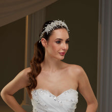Load image into Gallery viewer, Elegant Bridal Hair Vine with Pearls