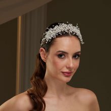 Load image into Gallery viewer, Elegant Bridal Hair Vine with Pearls
