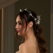 Load image into Gallery viewer, Elegant Crystal Beaded Floral  Hair Comb