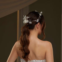 Load image into Gallery viewer, Elegant Crystal Beaded Floral  Hair Comb