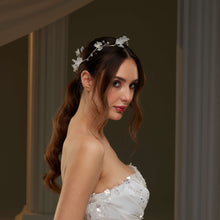 Load image into Gallery viewer, Elegant Crystal Beaded Floral  Hair Comb