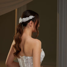 Load image into Gallery viewer, Crystal Beaded Bridal Hair Vine