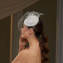 Load image into Gallery viewer, Bridal Fascinator with Blusher Veil and Feathers