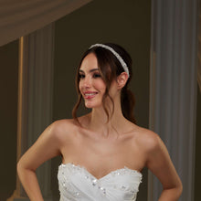 Load image into Gallery viewer, Pearl and  Crystal Halo Band