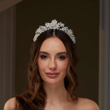 Load image into Gallery viewer, Elegant Crystal Wedding Tiara
