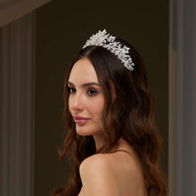 Load image into Gallery viewer, Elegant Crystal Wedding Tiara