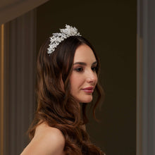 Load image into Gallery viewer, Elegant Crystal Wedding Tiara