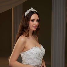 Load image into Gallery viewer, Crystal and Pearl Wedding Tiara