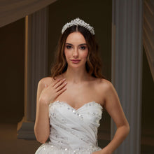 Load image into Gallery viewer, Crystal Wedding Tiara