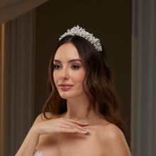 Load image into Gallery viewer, Crystal Wedding Tiara