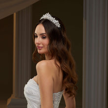 Load image into Gallery viewer, Crystal Wedding Tiara