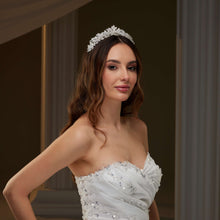 Load image into Gallery viewer, Crystal Wedding Tiara