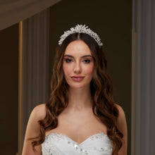 Load image into Gallery viewer, Elegant Crystal Tiara