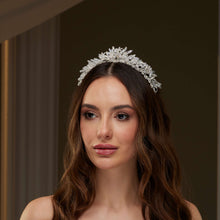 Load image into Gallery viewer, Elegant Crystal Tiara