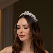 Load image into Gallery viewer, Elegant Crystal Tiara