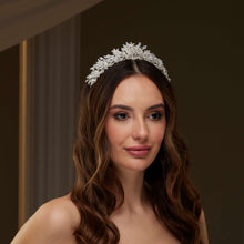 Load image into Gallery viewer, Elegant Crystal Tiara