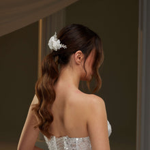 Load image into Gallery viewer, Rhinestone and Pearl Hair Comb