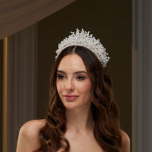 Load image into Gallery viewer, Elegant Crystal Bridal Tiara