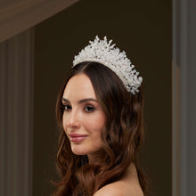 Load image into Gallery viewer, Elegant Crystal Bridal Tiara